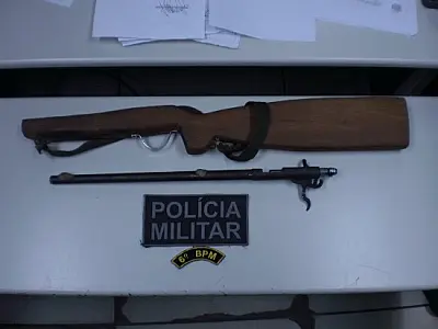 PM de Ladário apreende adolescente com espingarda no centro de Corumbá.