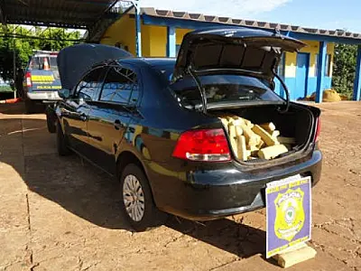 Veículo furtado é apreendido na BR-463 pela PRF com maconha