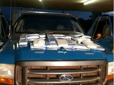 PRF apreende cocaína, maconha, dinheiro e aparelho celular