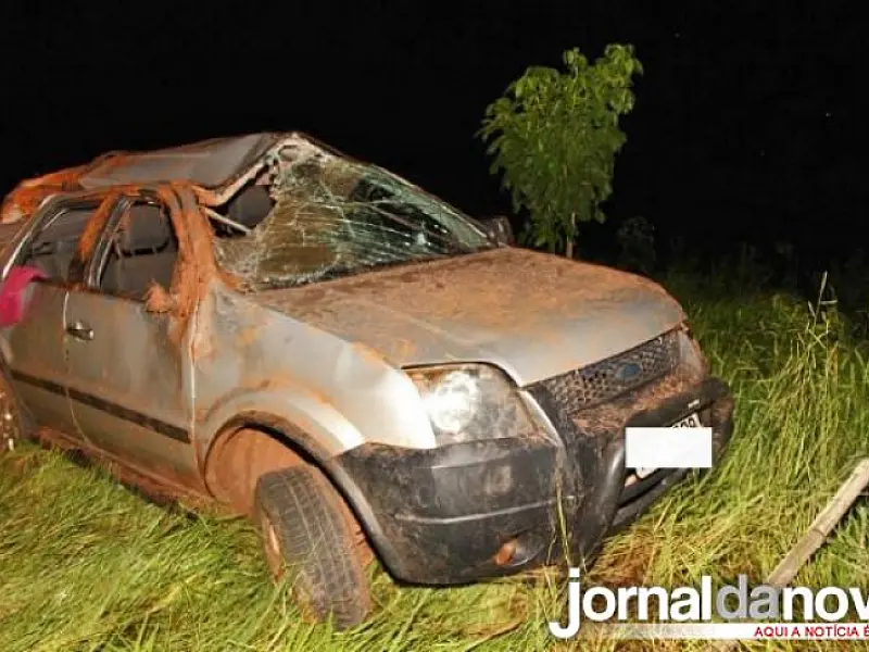 Veículo capota na MS 475 em Glória de Dourados