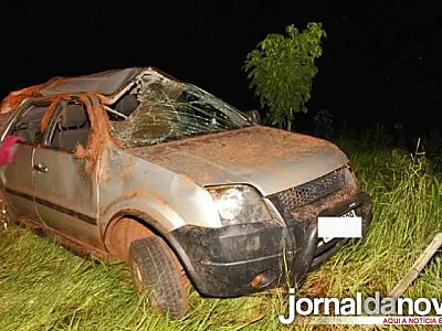 Veículo capota na MS 475 em Glória de Dourados