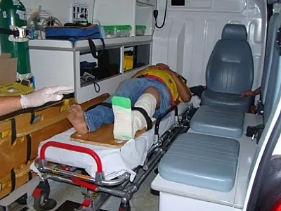 Foragido da justiça se envolve em acidente e fica em hospital sob escolta