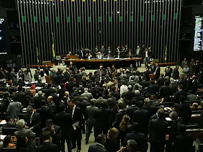 Congresso aprova projeto que altera meta fiscal de 2016