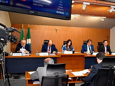 Passa pela CCJR adequação constitucional ao teto de gastos dos Poderes