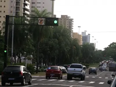 Prefeitura vai investir R$12 milhões para instalar onda verde em quatro vias da Capital