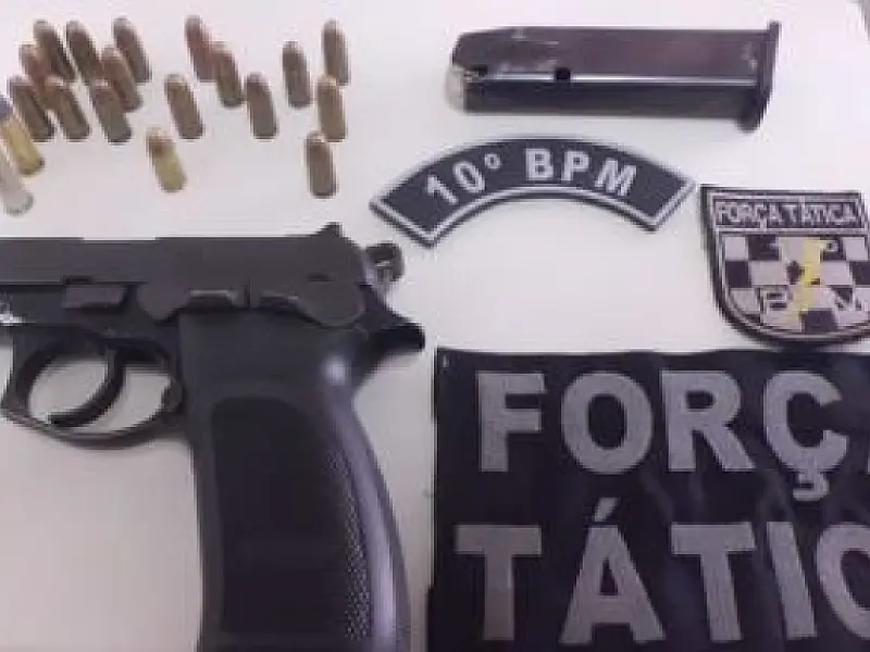 Jovem é presa com arma usada no exército