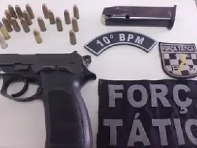 Jovem é presa com arma usada no exército