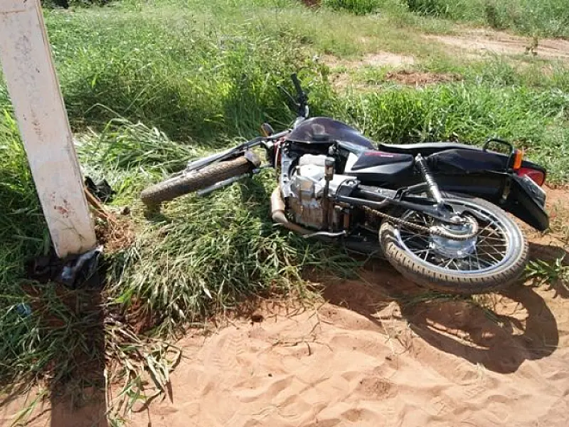 Motociclista sem habilitação morre após se chocar com poste em Caarapó