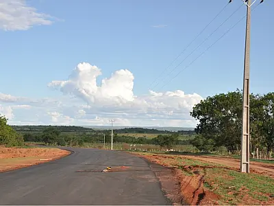 Poste no meio da rodovia MS-436 é retirado pela Enersul