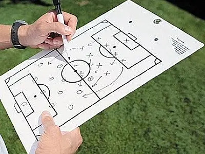 Cene negocia com três nomes para treinar equipe