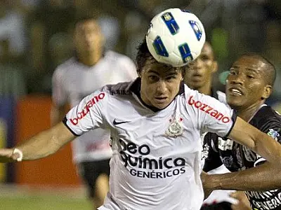 Corinthians vence Ceará por 1 a 0 e garante liderança