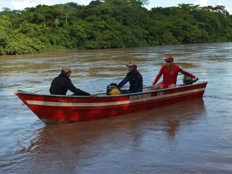 Bombeiros seguem nas buscas por adolescente em rio de Coxim
