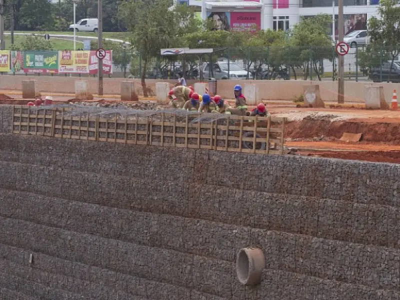 Obra no Anhanduí já afasta risco de erosão e melhora vazão do rio