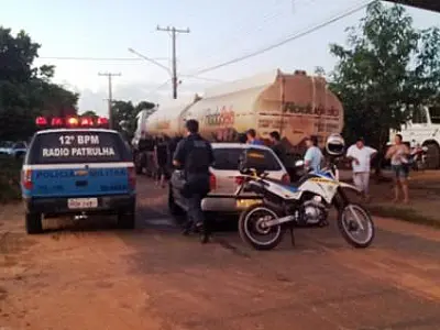 Após acidente, jovem é preso tentando atear fogo em carreta