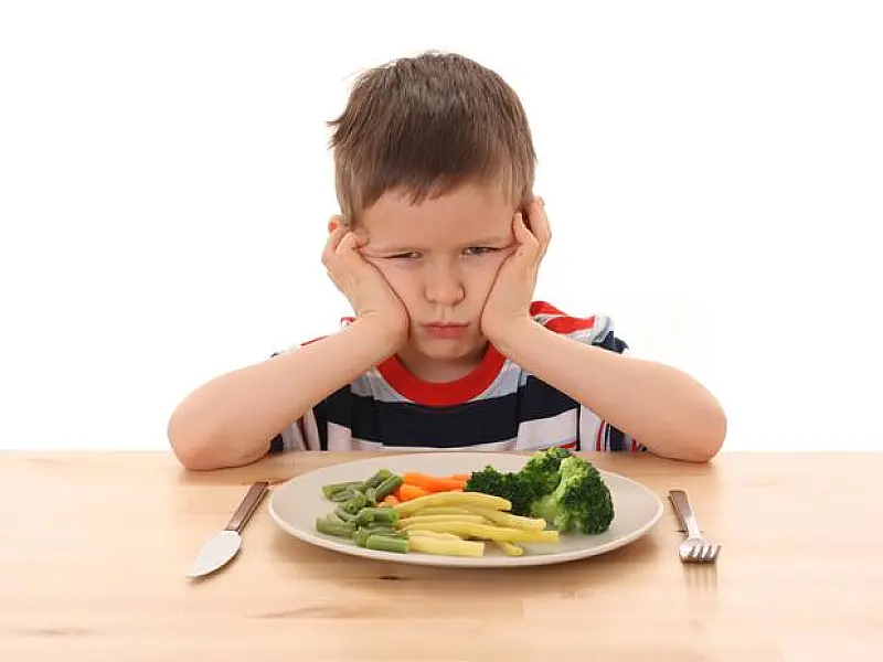 Crianças não comem salada por acharem que está envenenada