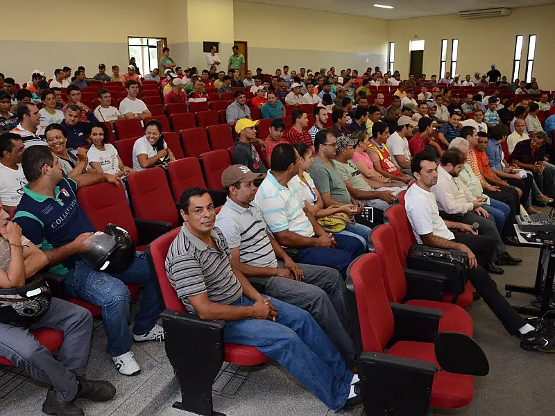 Deputado viabiliza curso para mototaxistas e motroentregadores de Coxim