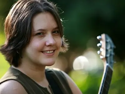 Karina Marques é atração da "Quinta Musical na Orla"