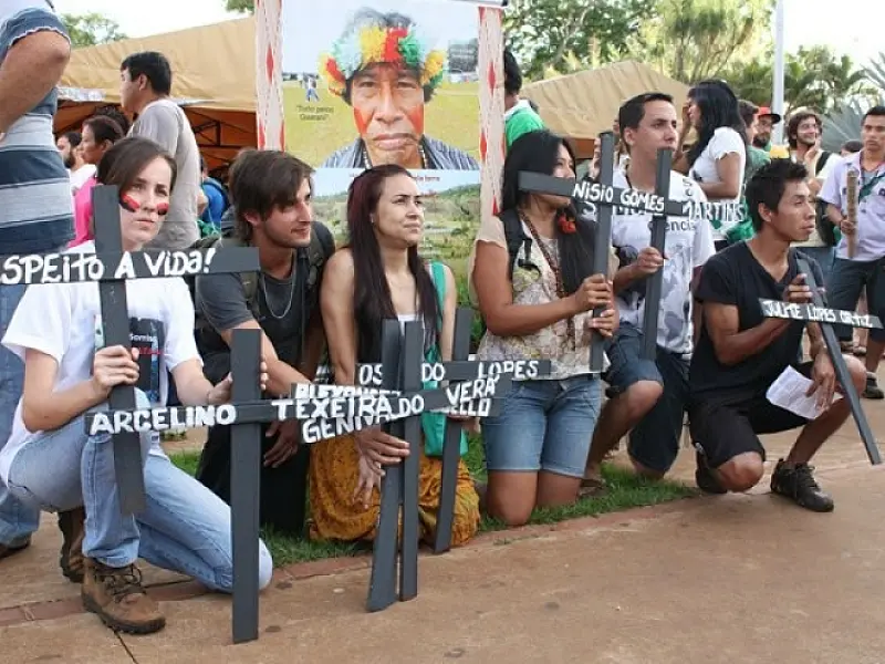 Causa indígena gera protesto e desabafo em todo o país