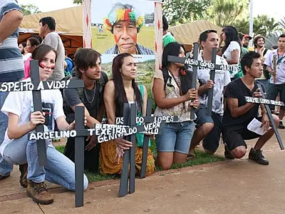 Causa indígena gera protesto e desabafo em todo o país