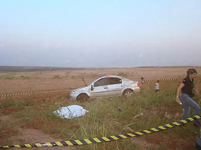 Adolescente de 17 anos pega carro escondido e morre após capotamento