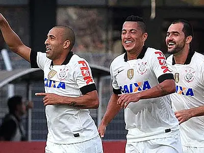 Corinthians goleia Ponte Preta; São Paulo se classifica com gol contra