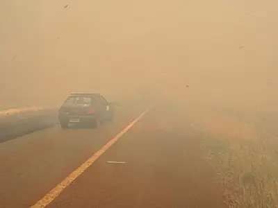 Chapadão do Sul fica coberta por fumaça e fuligem