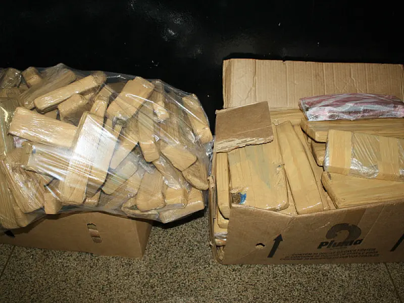 PM apreende veículo repleto de maconha parado na região de Dourados
