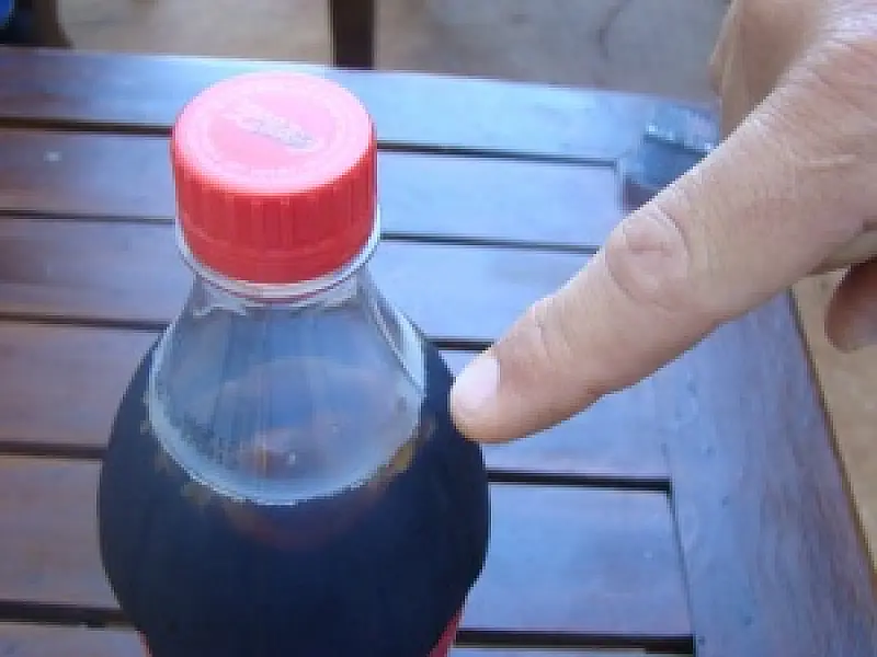 Coca-Cola com “objeto estranho” é comprada em conveniência de Dourados