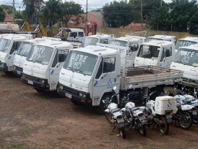 Leilão de caminhões, automóveis, motos e retroescavadeiras será nesta terça