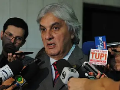 Orçamento pode ser enviado com previsão de déficit primário, diz Delcídio