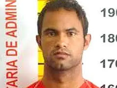 Goleiro Bruno sai da punição e recebe visita íntima na cadeia