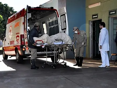 Colisão entre duas carretas deixa homem gravemente ferido na BR 267