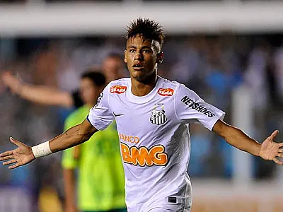 Neymar se reuniu com Santos na madrugada de hoje mas não revelou decisão