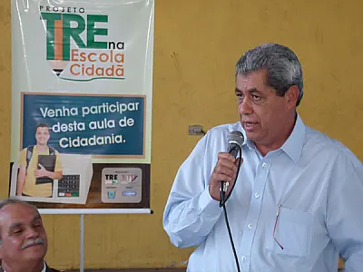 Governador lança projeto "TRE na escola-cidadã" visando aproximar alunos da política