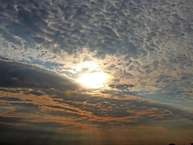 Instável: novembro começa com chuvas isoladas e sol entre nuvens
