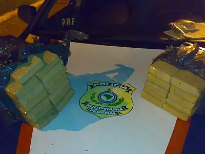 PRF apreende maconha em ônibus da Andorinha