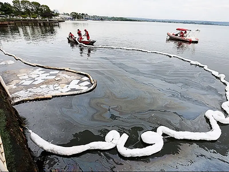 Laudos comprovam que óleo no Lago Paranoá vazou de hospital