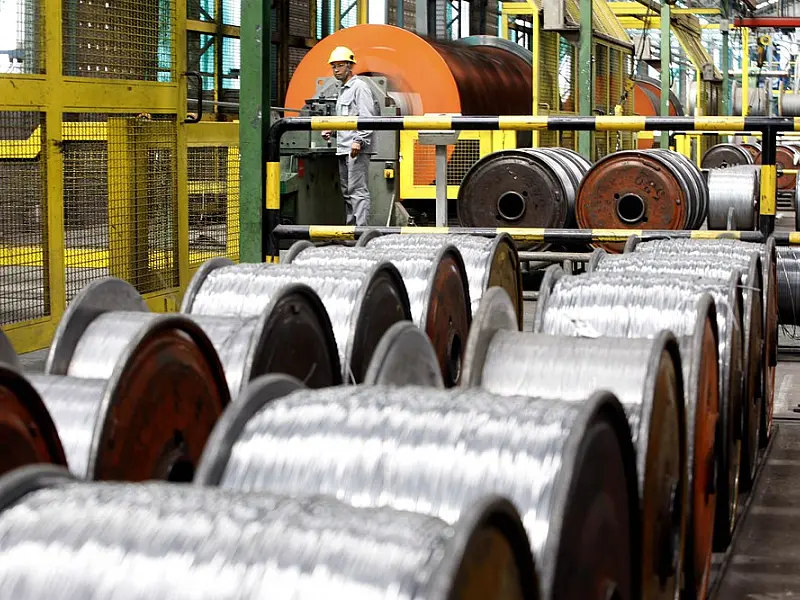 Produção industrial cai em oito dos 14 locais pesquisados pelo IBGE
