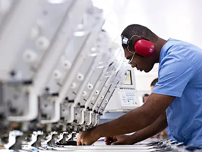 Produção industrial cai 0,8% em agosto ante julho, revela IBGE