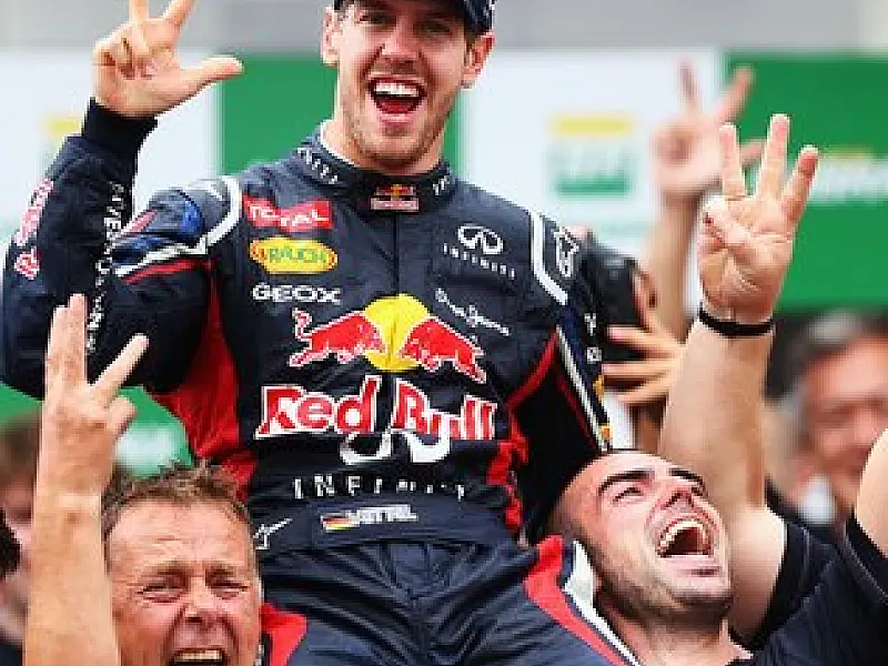 Tricampeão mais jovem da F1, Vettel acredita que ainda pode melhorar