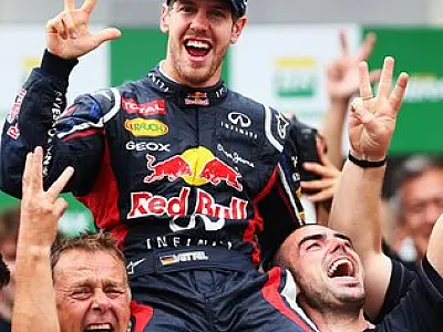 Tricampeão mais jovem da F1, Vettel acredita que ainda pode melhorar
