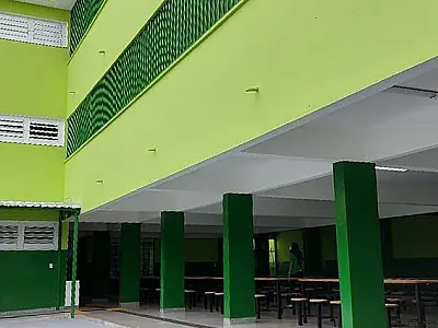 Governador acolhe alunos na volta às aulas e entrega obras de escolas
