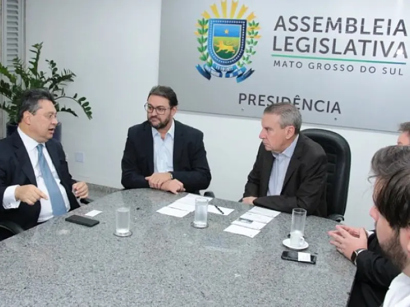 Empresários paraguaios visitam ALMS e pedem apoio para fluxo de exportações