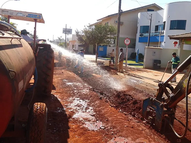Obras de esgotamento sanitário chegam ao centro de Chapadão do Sul
