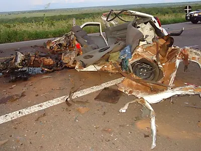 Acidente entre carro e ônibus mata um e deixa 10 feridos na BR-163 em Coxim
