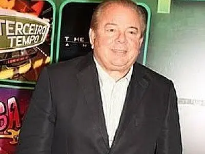 Locutor Luciano do Valle é enterrado sob aplausos