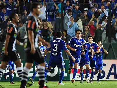 Cansado, Vasco perde para Universidad de Chile e está fora da Sul-americana