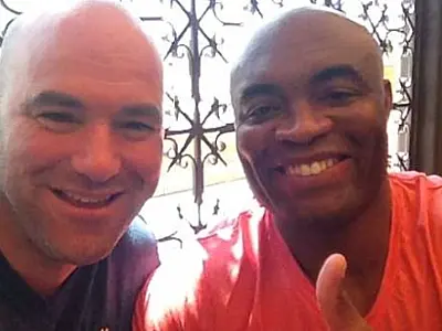 UFC anuncia retorno de Anderson Silva para janeiro de 2015