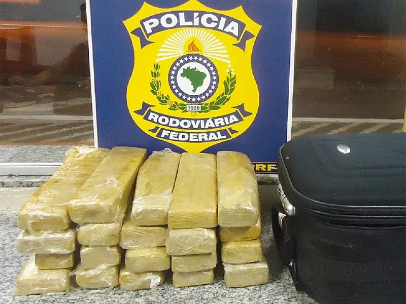 Adolescente é apreendida com 17 kg de maconha na BR-163