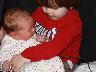 No parto de lótus, cordão umbilical não é cortado e placenta é preservada